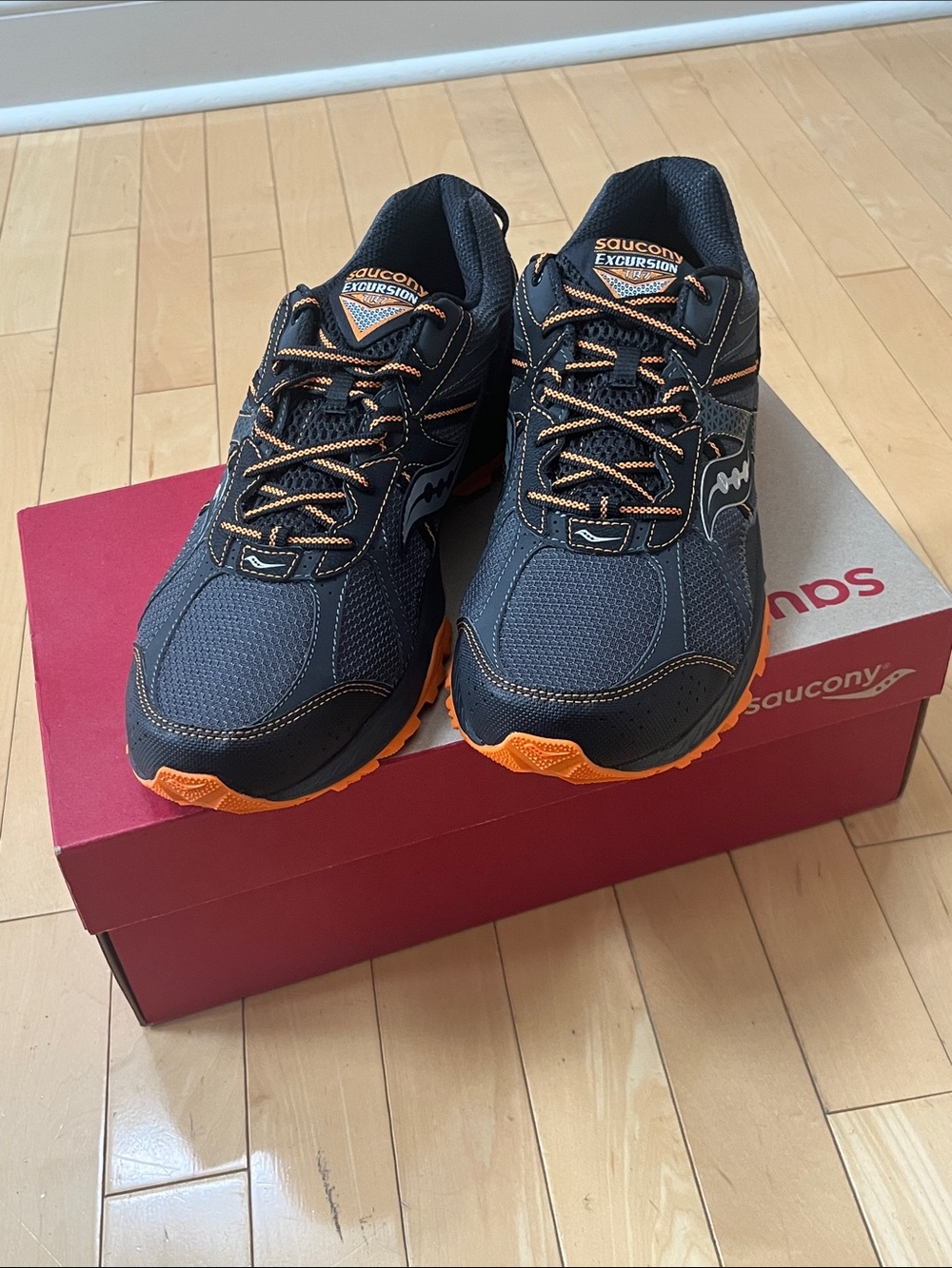 NEW Saucony Men’s Excursion Trail Shoes — Black Orange in box- 13 wide